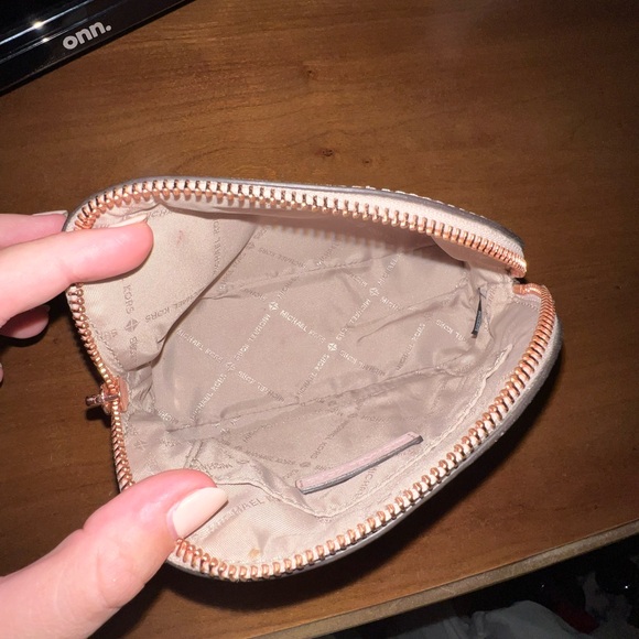 Michael Kors cosmetic bag - Picture 2 of 4